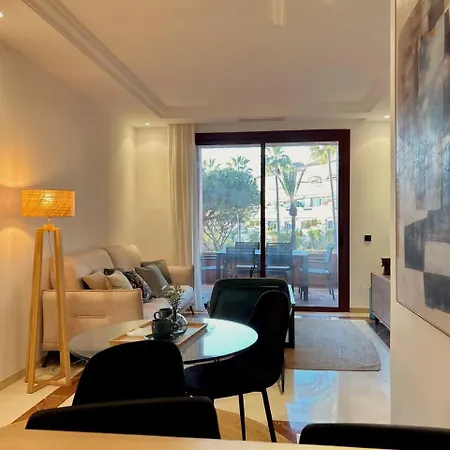 Elviria: 3 Dorm, Playa Andando Y Piscina Apartamento