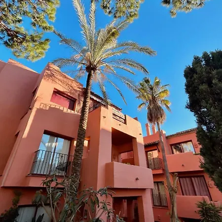 Elviria: 3 Dorm, Playa Andando Y Piscina Apartamento *