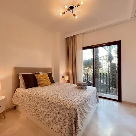 Elviria: 3 Dorm, Playa Andando Y Piscina Apartamento